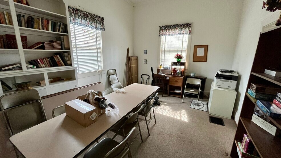 More Photos Of 209 W Academy St, Colerain Specialty For Sale