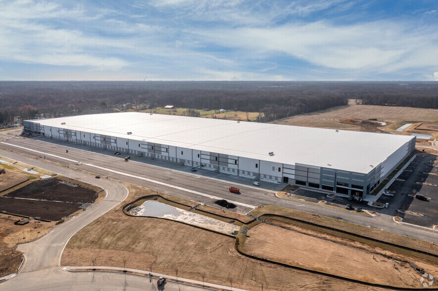 More Photos Of 1000 Commerce Center Dr, Elkton Distribution For Lease