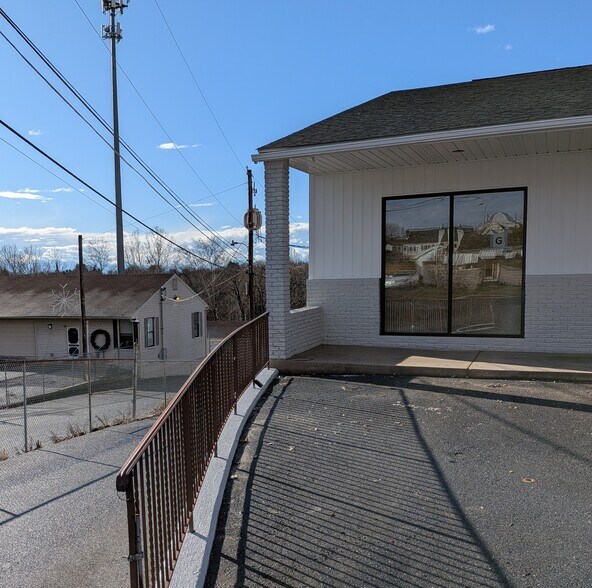 More Photos Of 1492 Main St, Catasauqua General Retail For Lease