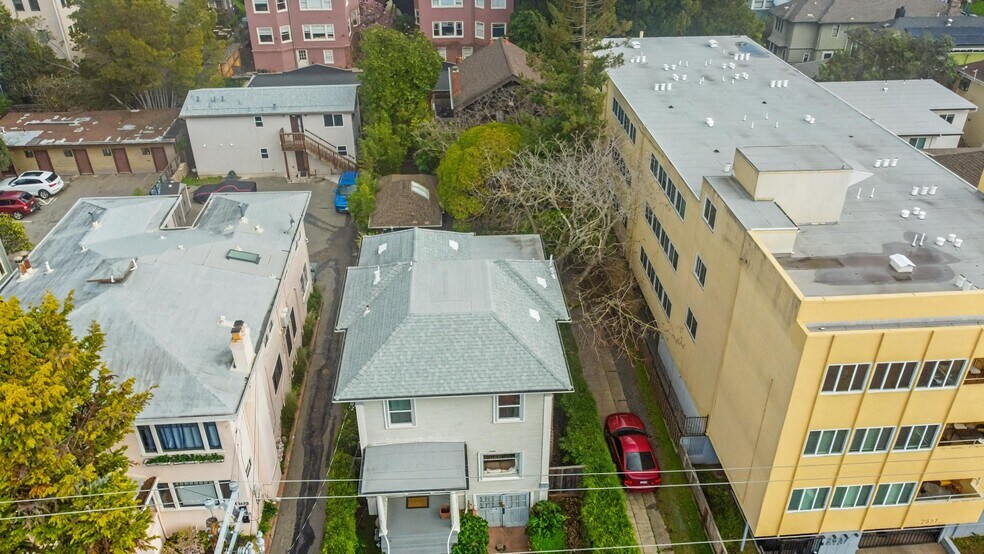 More Photos Of 2633 Regent St, Berkeley Dormitory For Sale