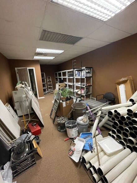 More Photos Of 27 Gary St, Carnegie Light Distribution For Lease