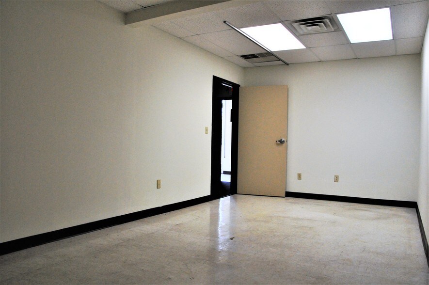 More Photos Of 1-19 E Pleasant St, Springfield Medical For Sale