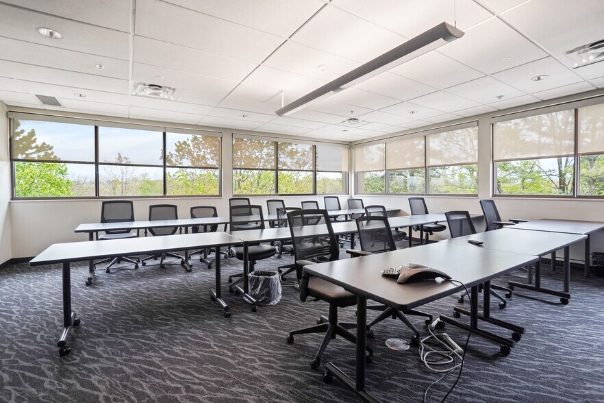 More Photos Of 350 W Wilson Bridge Rd, Worthington Medical For Lease