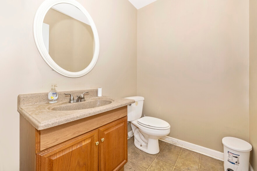 More Photos Of 329 E 2nd St, Frederick Warehouse For Lease