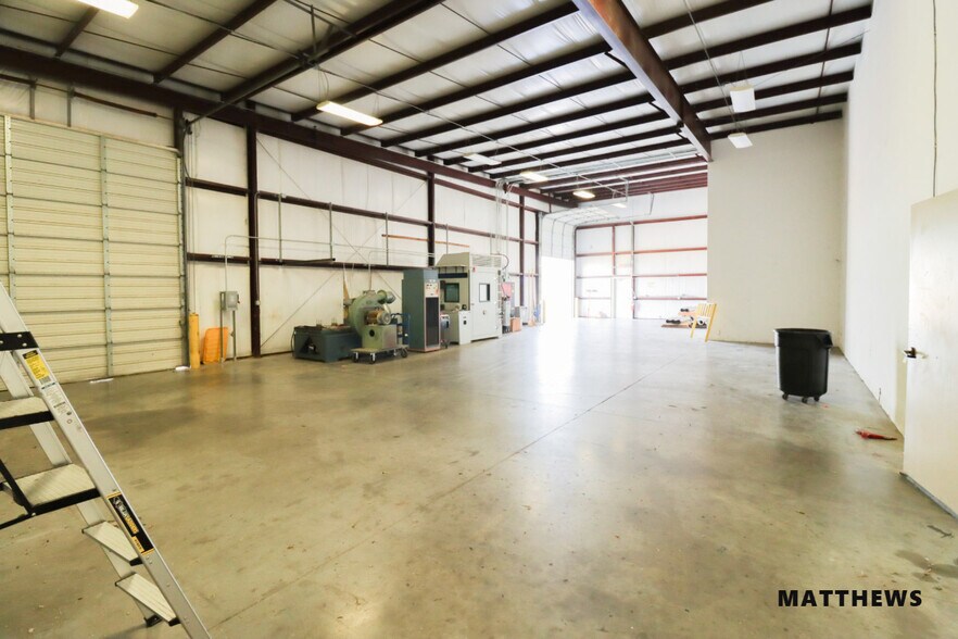 More Photos Of 27610 Commerce Oaks Dr, The Woodlands Warehouse For Lease