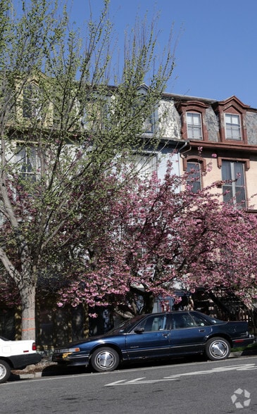 More Photos Of 2006 17th St NW, Washington Storefront Retail Office For Lease