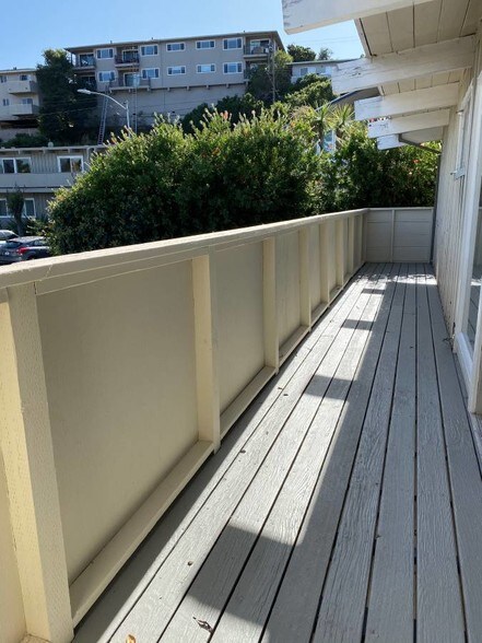 More Photos Of 6 Garden Ct, Belmont Apartments For Sale