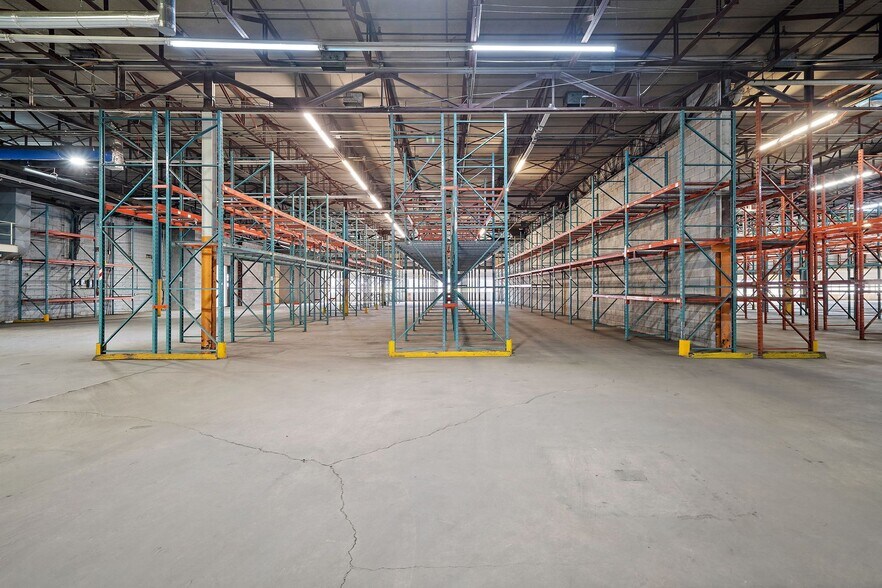 More Photos Of 6265 Ch De La Côte-De-Liesse, Saint-Laurent Warehouse For Lease