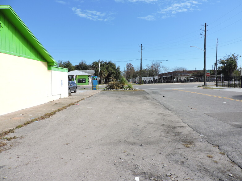 More Photos Of 2504 Main St, Jacksonville Freestanding For Sale