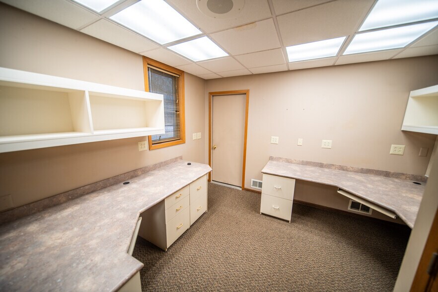 More Photos Of 1006 8th Ave SW, Austin Flex For Lease