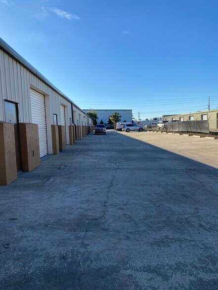 More Photos Of 5449 Benchmark Ln, Sanford Warehouse For Lease