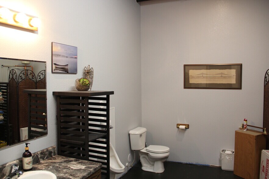 More Photos Of 446 S Main St, Winner General Retail For Sale