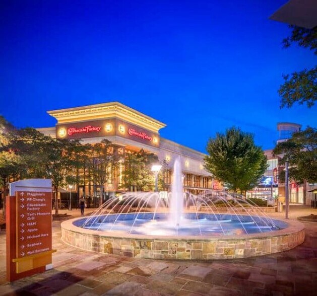 Primary Photo Of 1000-1600 Cumberland Mall SE, Atlanta Unknown For Lease