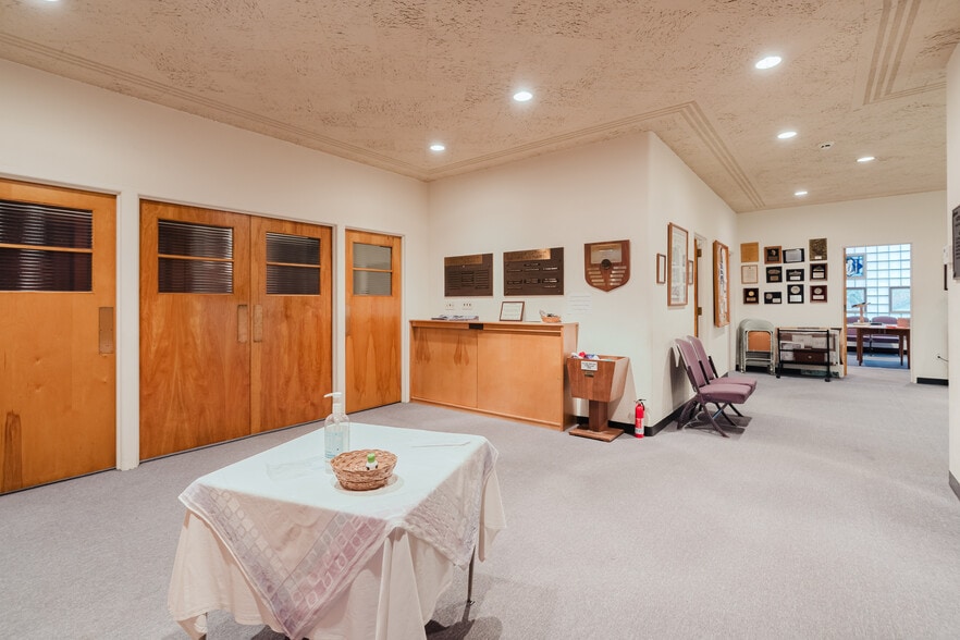More Photos Of 557 Thompson Blvd, Watertown Religious Facility For Sale
