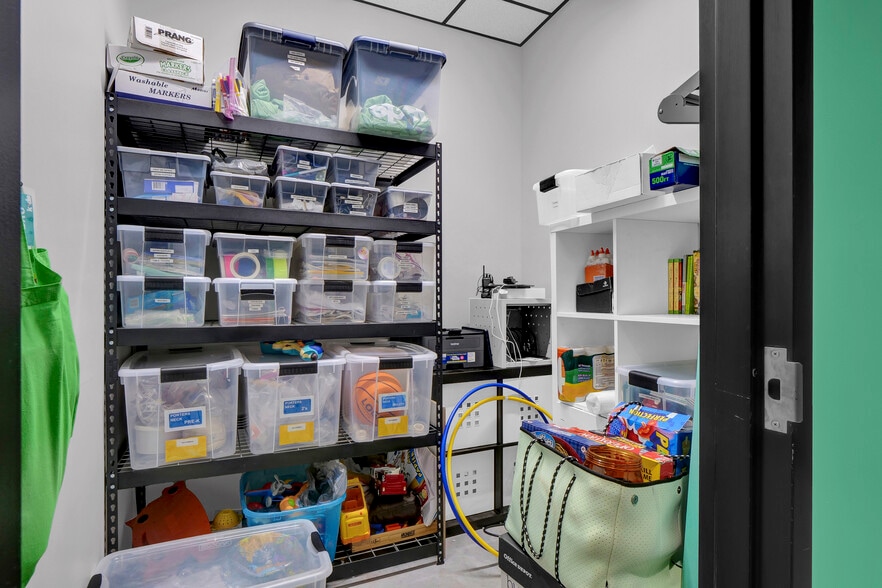 More Photos Of 155 Porters Neck Rd, Wilmington General Retail For Lease