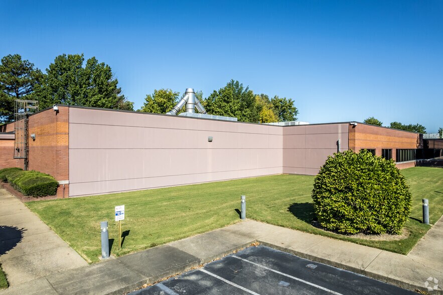 More Photos Of 7275 Goodlett Farms Pky, Cordova Light Distribution For Lease