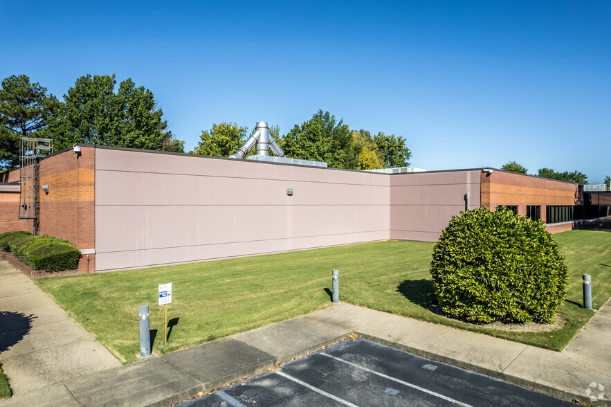 More Photos Of 7275 Goodlett Farms Pky, Cordova Light Distribution For Lease