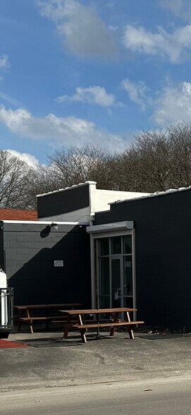 More Photos Of 2401 N Harding St, Indianapolis Flex For Sale