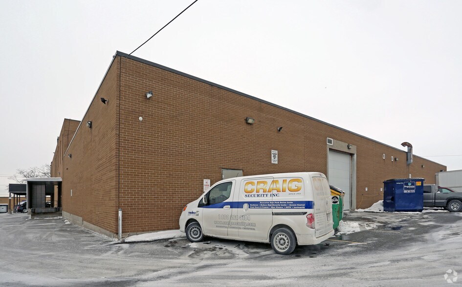 More Photos Of 125 Norfinch Dr, Toronto Light Manufacturing For Lease