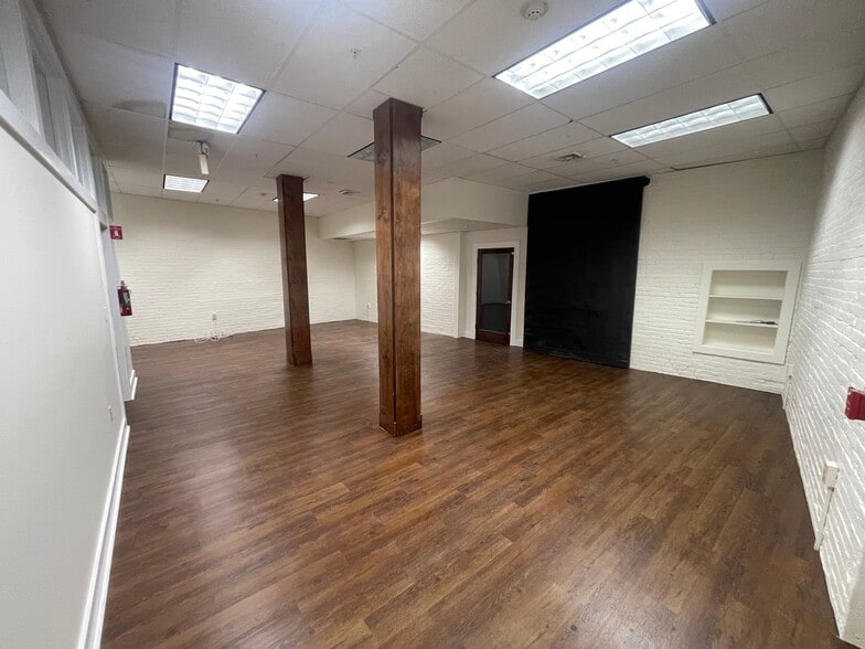 Primary Photo Of 15 Railroad Ave, Kingston Office For Lease