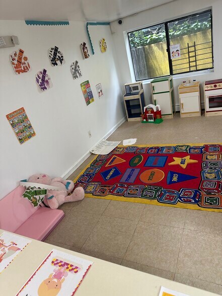 More Photos Of 7314 Yellowstone Blvd, Forest Hills Storefront Retail Residential For Lease