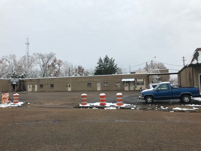 More Photos Of 5339 I-55, Jackson Office For Lease