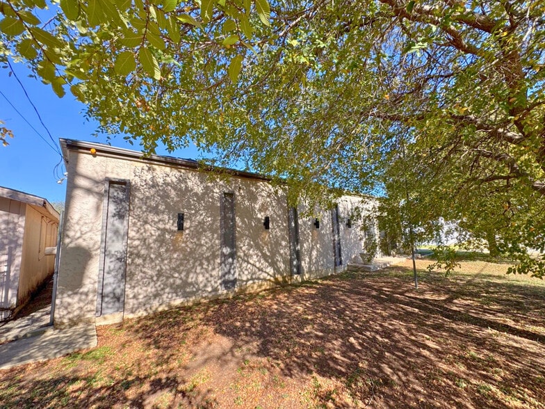 More Photos Of 3311 Roselawn Rd, San Antonio Office For Sale
