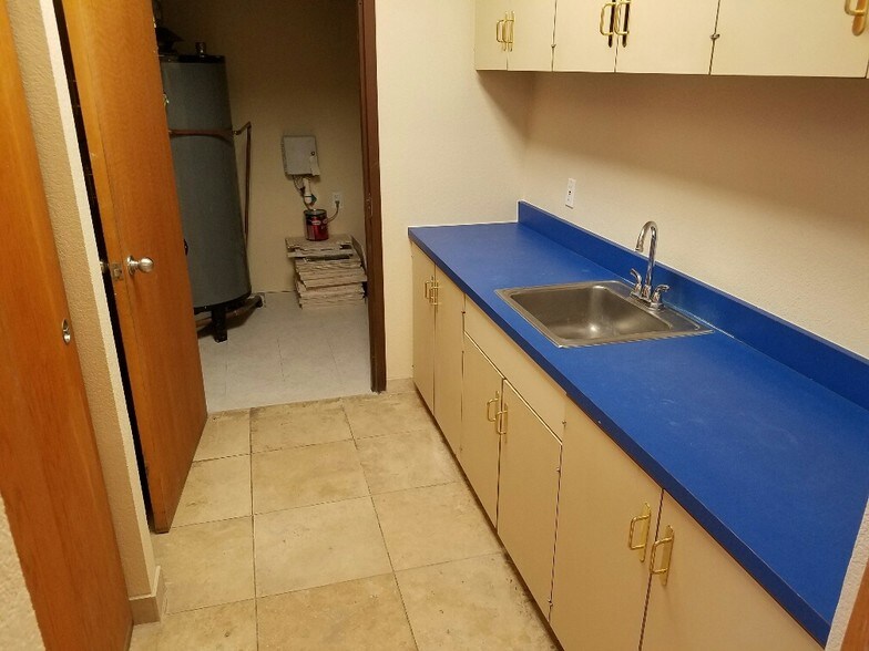 More Photos Of 5040 Edna Ave, Las Vegas Office For Lease