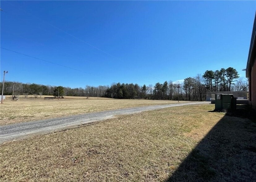 More Photos Of 7165 NC 89 Hwy W, Westfield Industrial For Lease