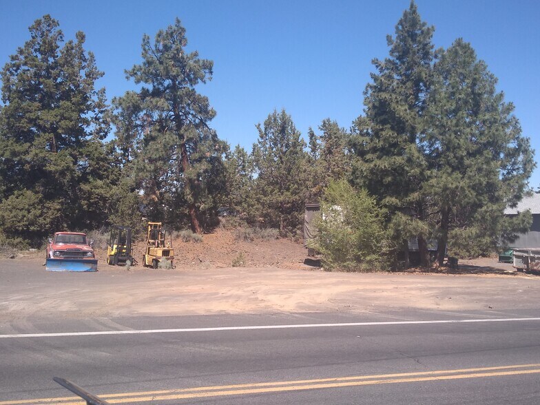 More Photos Of 625 SE 9th St, Bend Warehouse For Sale