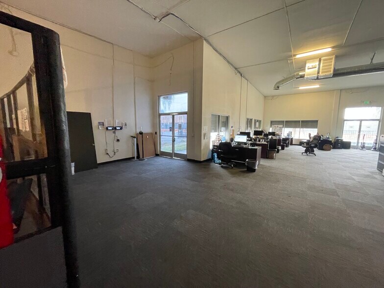 More Photos Of 961 W Compton Blvd, Compton Freestanding For Sale