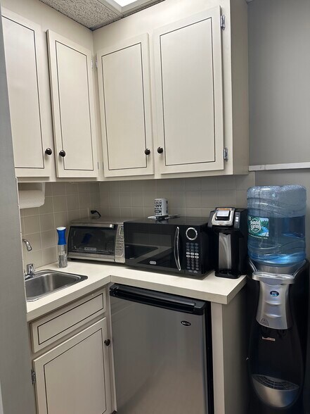 More Photos Of 873 Turnpike St, North Andover Office For Sale