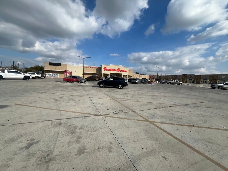 More Photos Of 180 Town Center Blvd, Jarrell Storefront For Lease