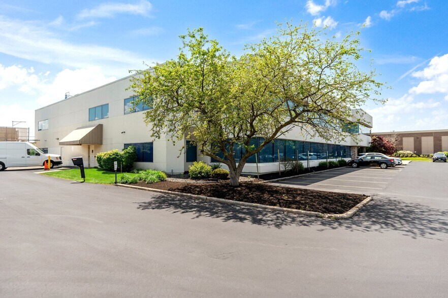 More Photos Of 150 Essjay Rd, Buffalo Office Residential For Lease