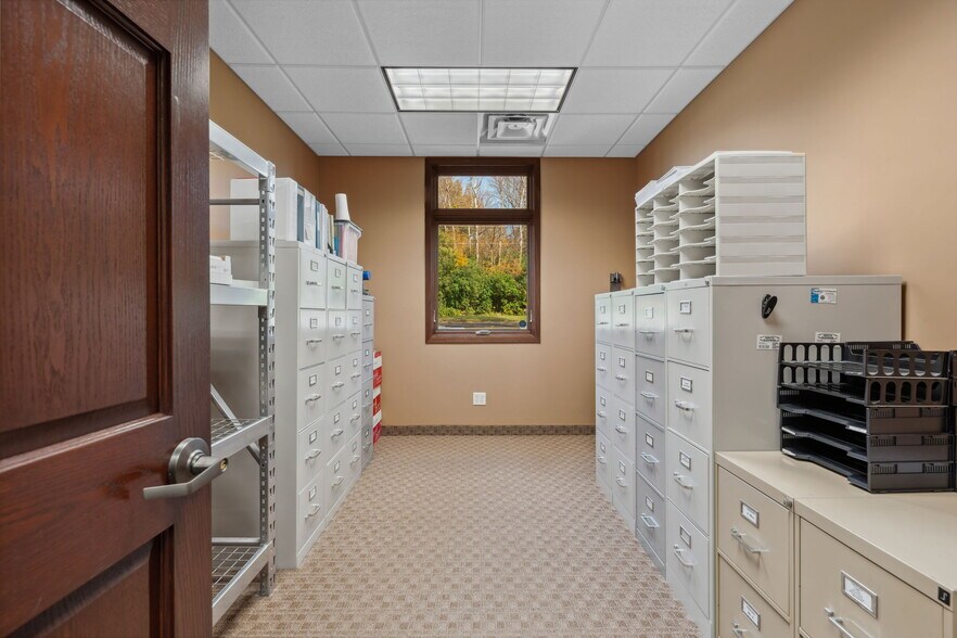 More Photos Of 225 Cedardale Dr SE, Owatonna Office For Sale