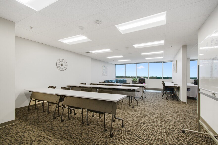 More Photos Of 7411 John Smith, San Antonio Office For Sale