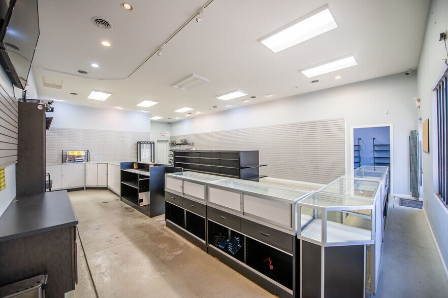 More Photos Of 1315 N Wooster Ave, Strasburg Freestanding For Lease