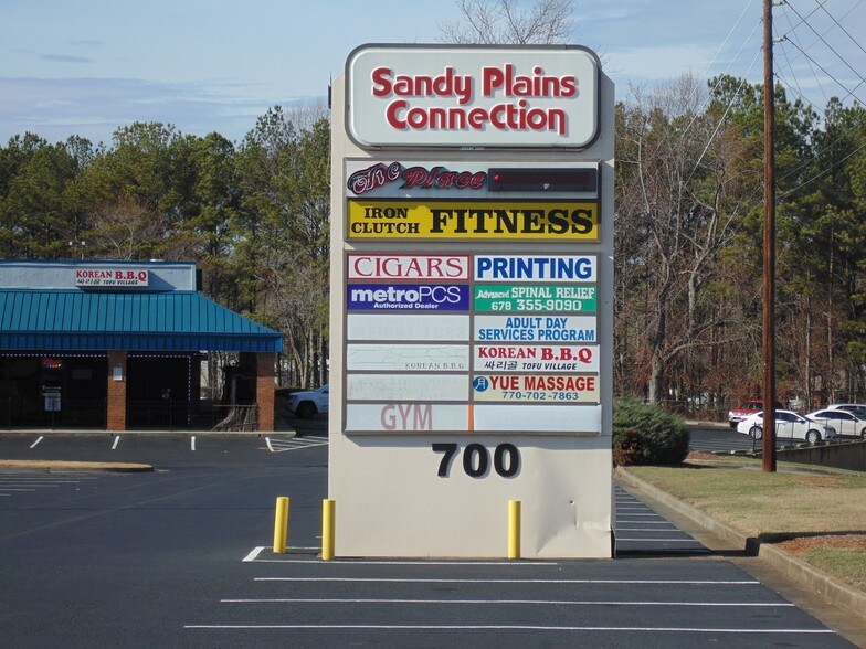 More Photos Of 700 Sandy Plains Rd, Marietta Storefront For Lease