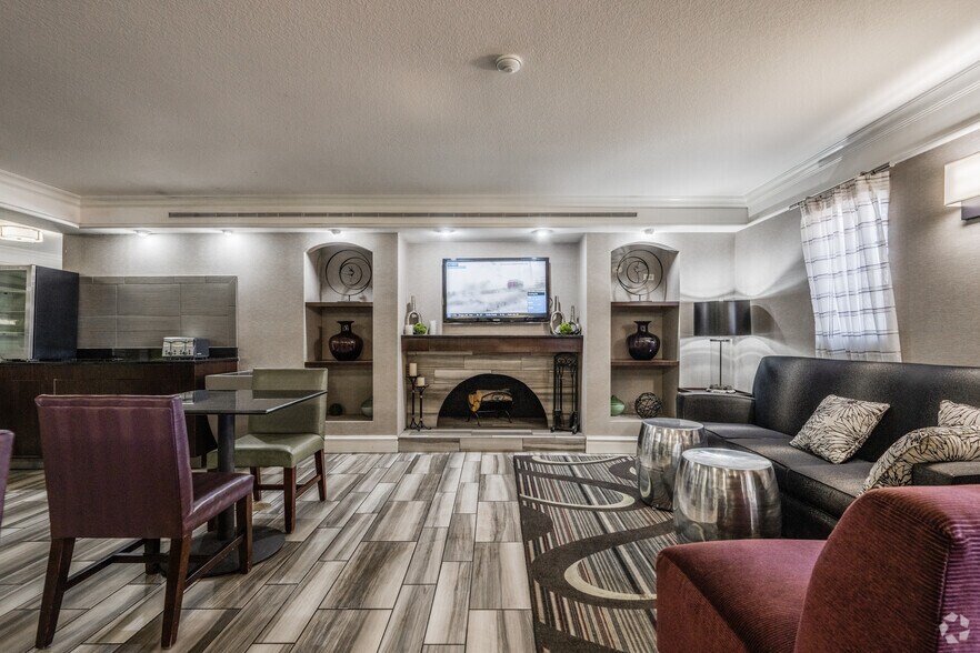 More Photos Of 8701 Turnpike Dr, Westminster Hotel For Sale