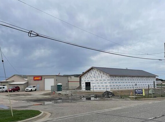 Primary Photo Of 12041 Dixie Hwy, Birch Run Storefront For Sale