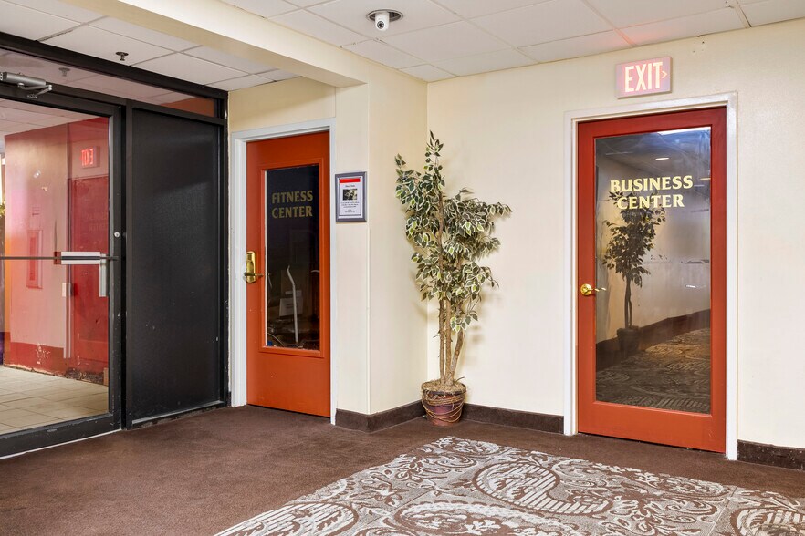 More Photos Of 3 Watervliet Avenue Ext, Albany Hotel For Sale