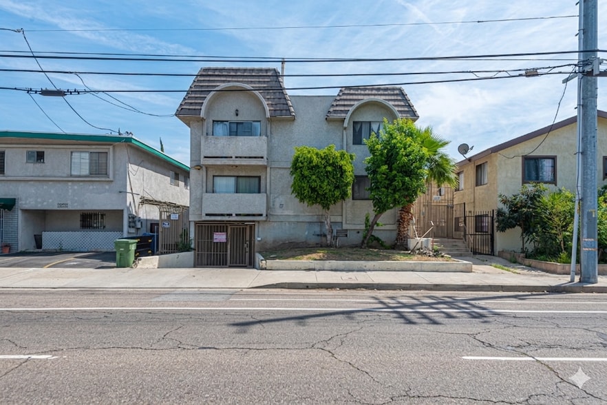 Primary Photo Of 6860 Woodley Ave, Van Nuys Apartments For Sale