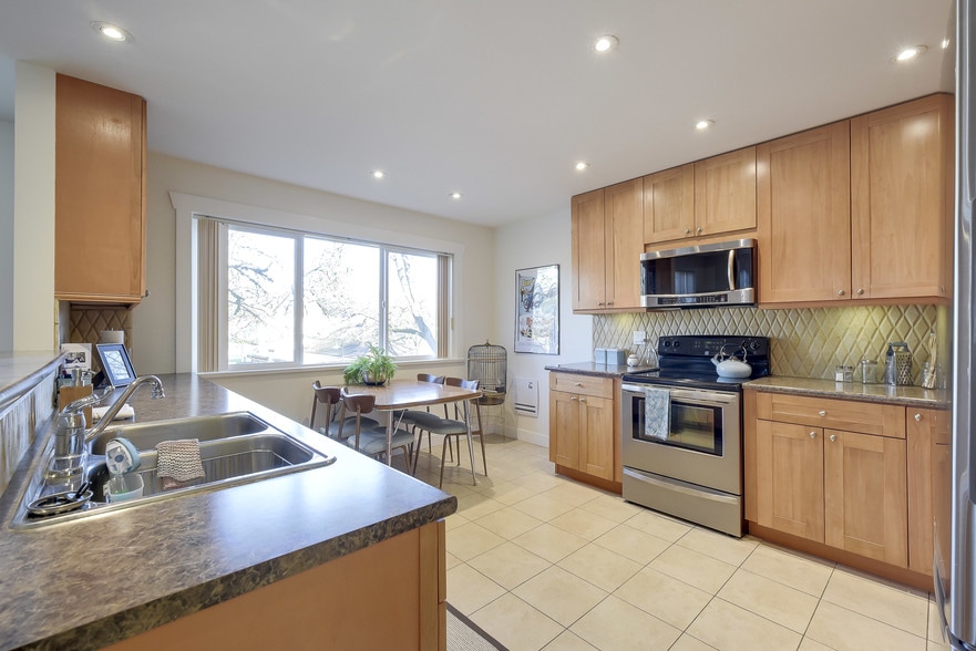 More Photos Of 9103 Glover Rd, Langley Storefront Retail Residential For Lease