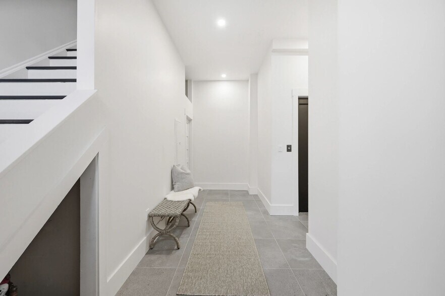 More Photos Of 443 Walnut St, Sewickley Flex For Sale