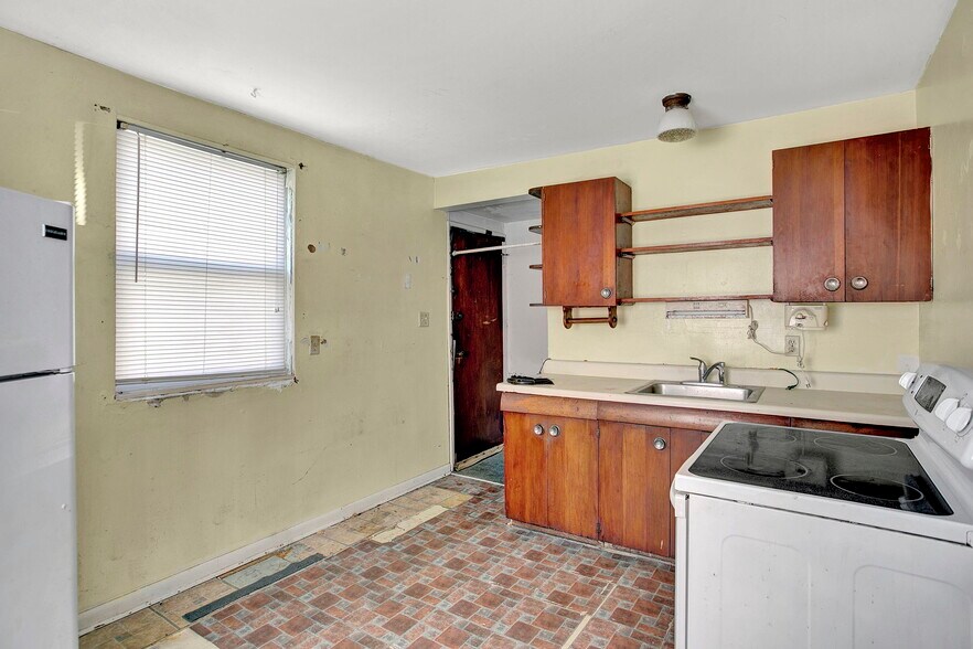 More Photos Of 205 11th Ave N, Jacksonville Beach Multifamily For Sale