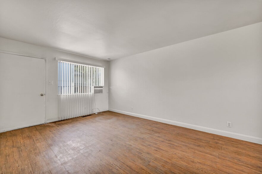 More Photos Of 372 Maine St, Reno Apartments For Sale