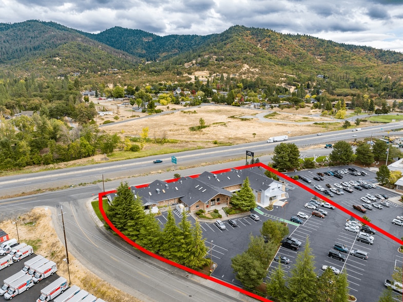 More Photos Of 2166 NW Vine St, Grants Pass Medical For Sale