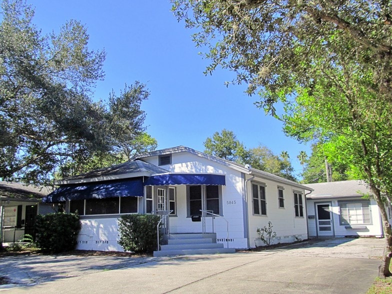 Primary Photo Of 5845-5847 Main St, New Port Richey Office For Lease