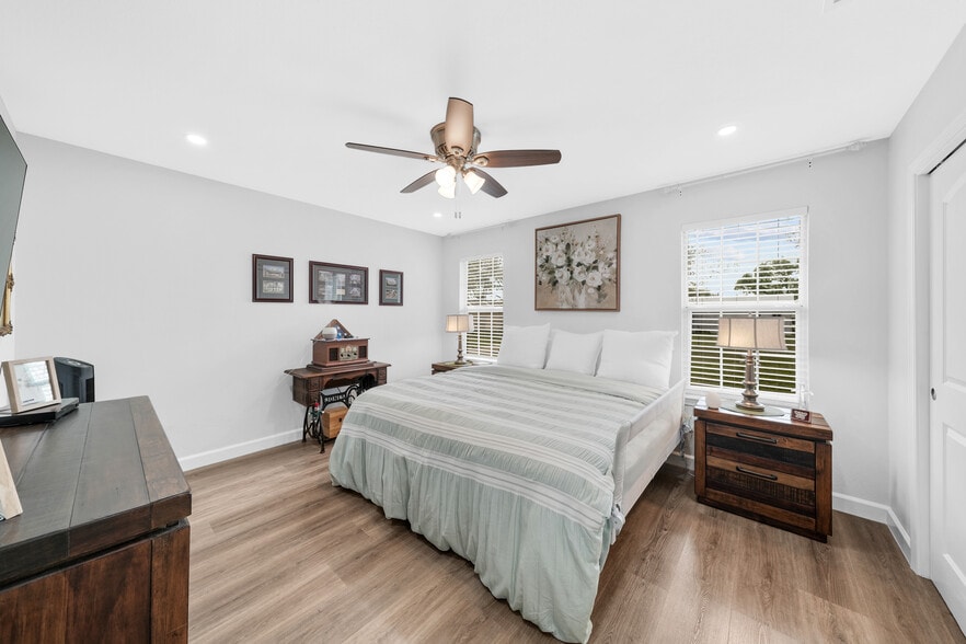 More Photos Of 3027 Poppy St, Needville Apartments For Sale