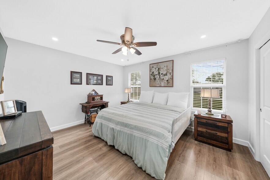 More Photos Of 3027 Poppy St, Needville Apartments For Sale